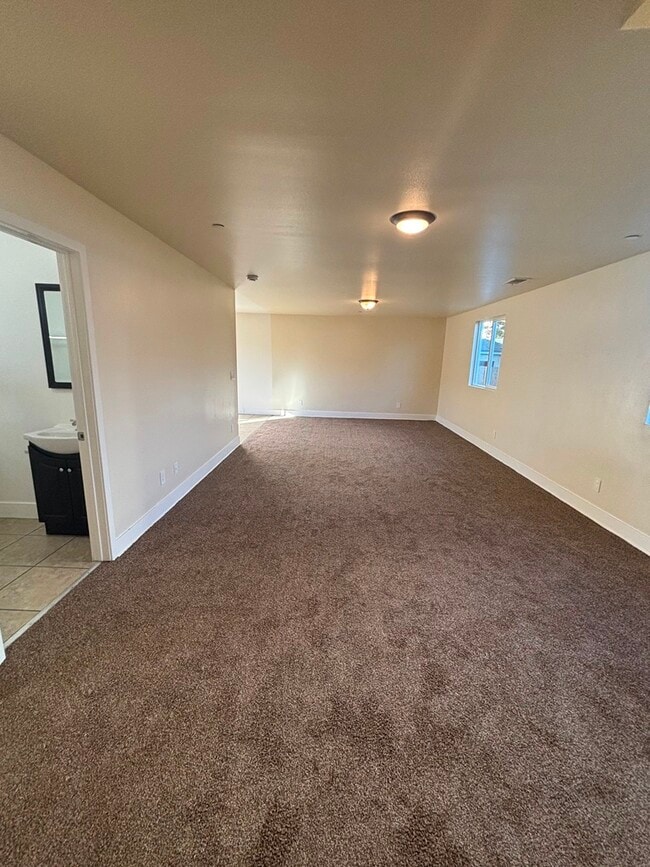 Photo - 335 E 69th St