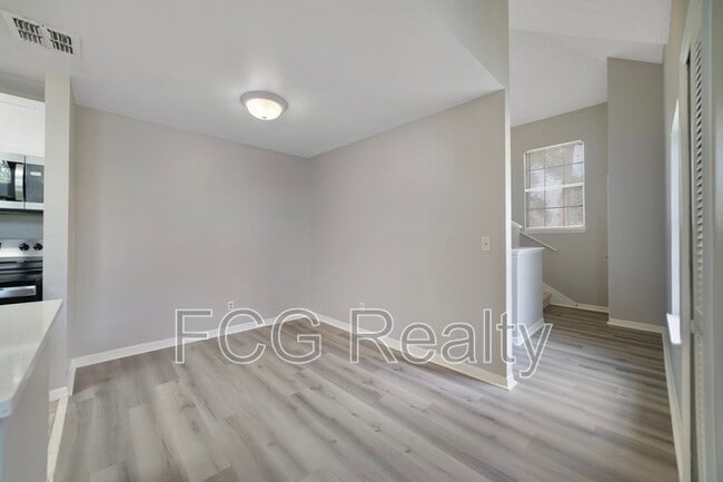 Photo - 6112 Westgate Dr Unit Apt 204