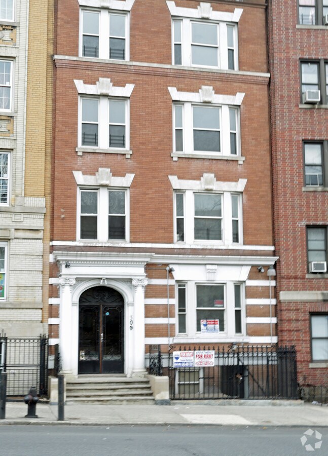 Photo - 309 Bedford Park Blvd
