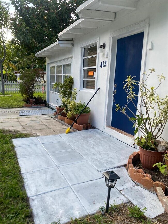 Photo - 413 NE 8th St