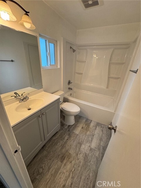Photo - 16305 Ladysmith St