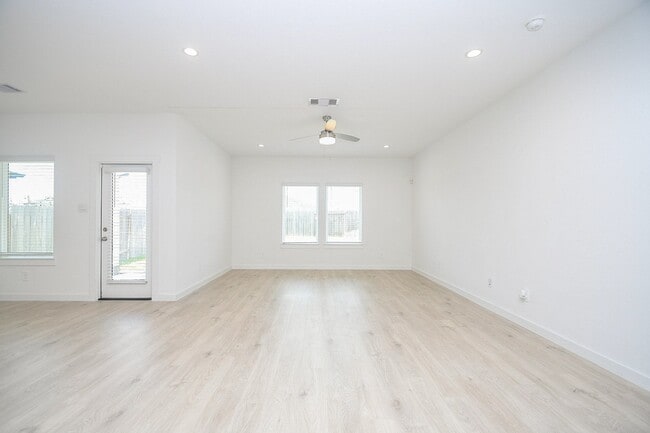 Photo - 30030 Gallatin River Ln