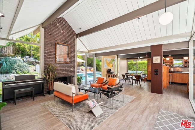 Photo - 1568 Stoddard Ave