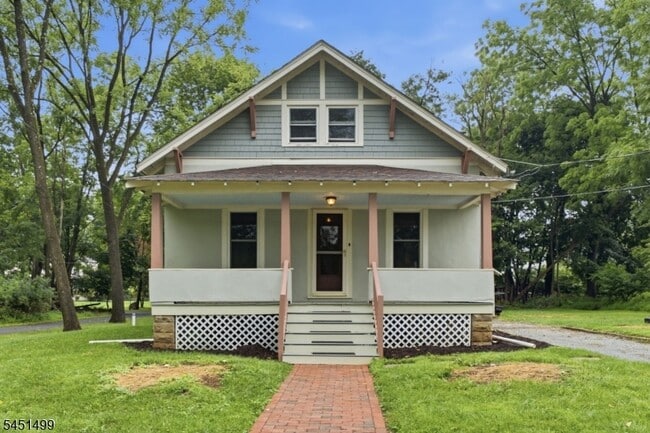 Photo - 11 1st St
