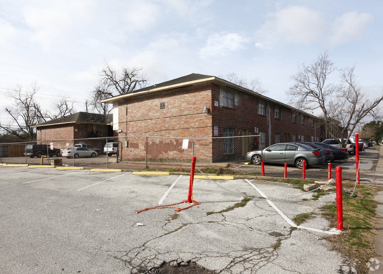 Bellfort East Apartments - Bellfort East Apartment