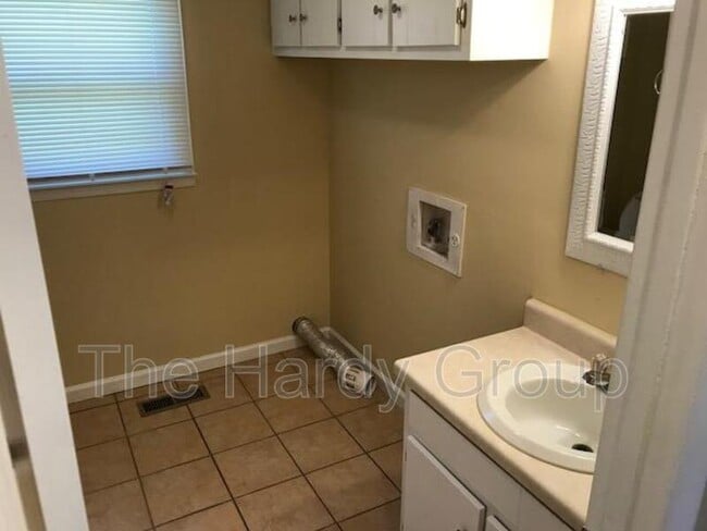 Photo - 800-B N Vine St