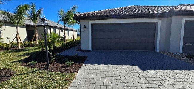 Building Photo - 15826 Sunny Day Dr Rental