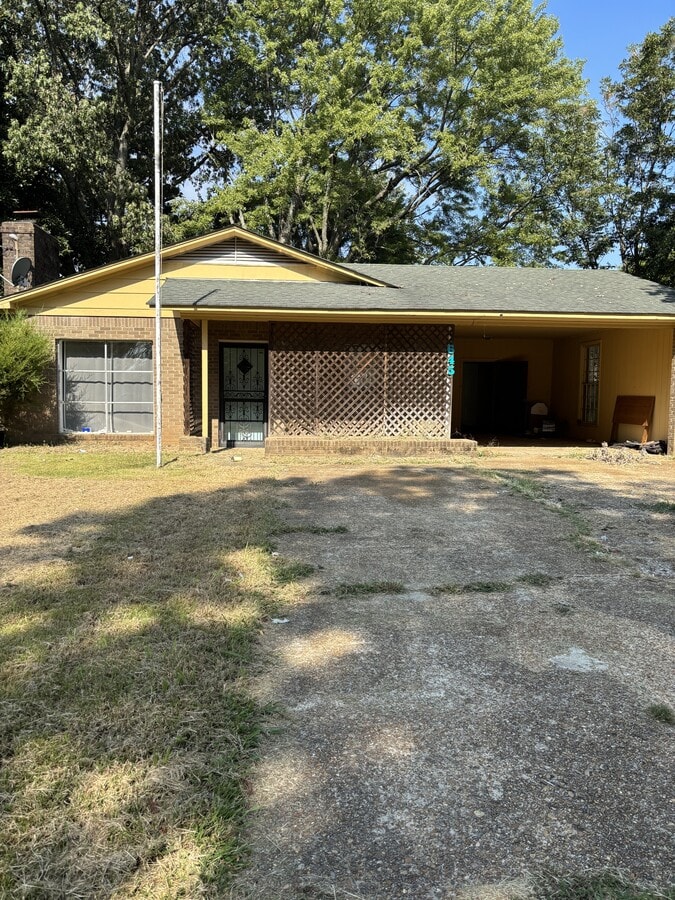 Photo - 645 Dawson Rd House