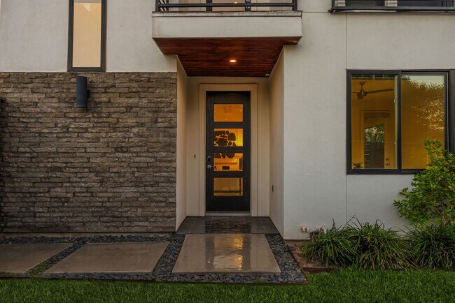 7327 Shadyvilla Pointe Dr