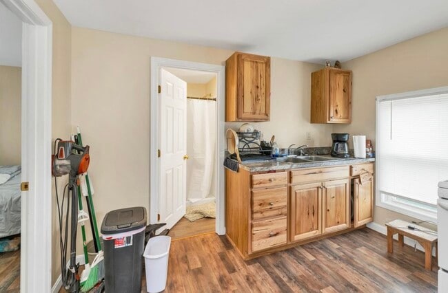 Building Photo - 106 Messer St Unit 3