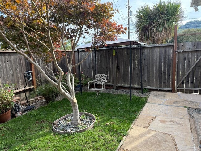 Photo - 840 Idylberry Rd