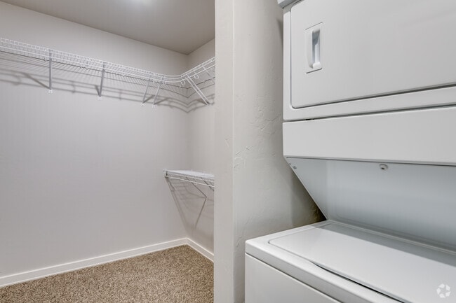 2 BR, 2 BA - 1,165SF