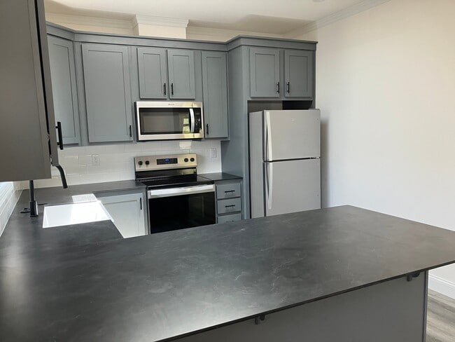 Photo - 140 Fairview Dr