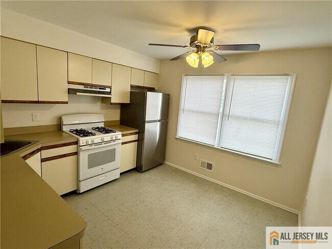 Photo - 285 S Lincoln Ave