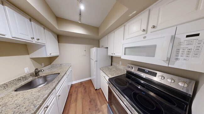 Photo - 18336 Streamside Dr Unidad 204