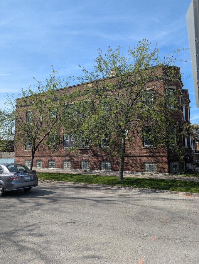 3 bedroom in Chicago IL 60629 - 3 bedroom in Chicago IL 60629 Condo Unit 1S