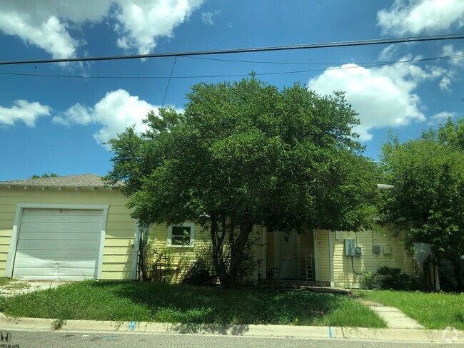 Building Photo - 2/1 Home in Denton