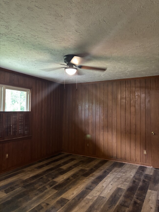 Photo - 1919 Robinhood Rd