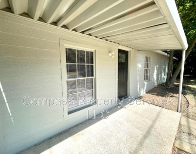 Photo - 100 S Andrews Dr