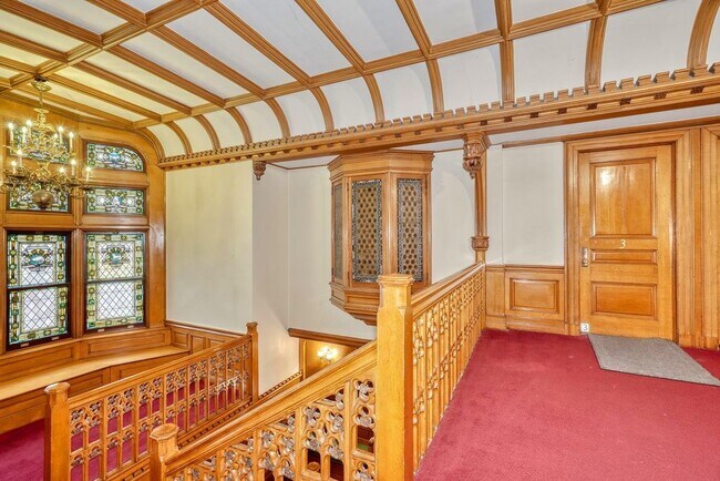 Photo - 987 East Ave