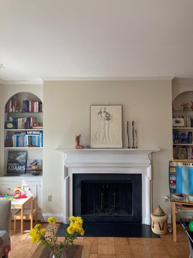 Photo - 1670 Beekman Pl NW