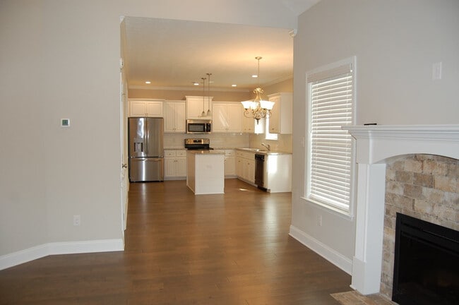 Photo - 625 Boone Ct