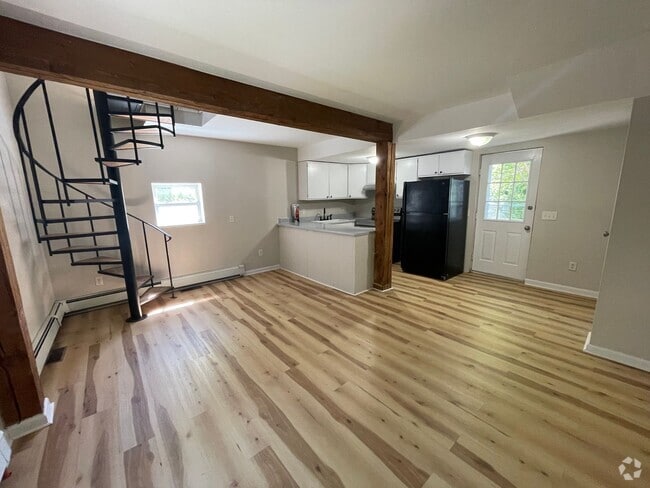 Building Photo - 24 S John St Unit Rear Rental