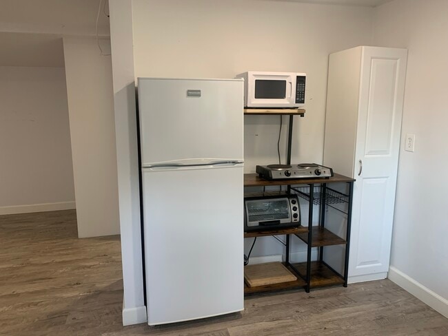 Photo - 5649 Stansbury Ave Unidad Studio Guest house