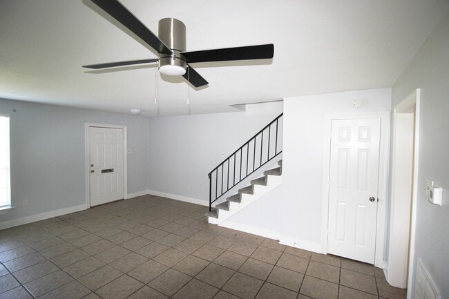 Photo - 5014 Newlands St