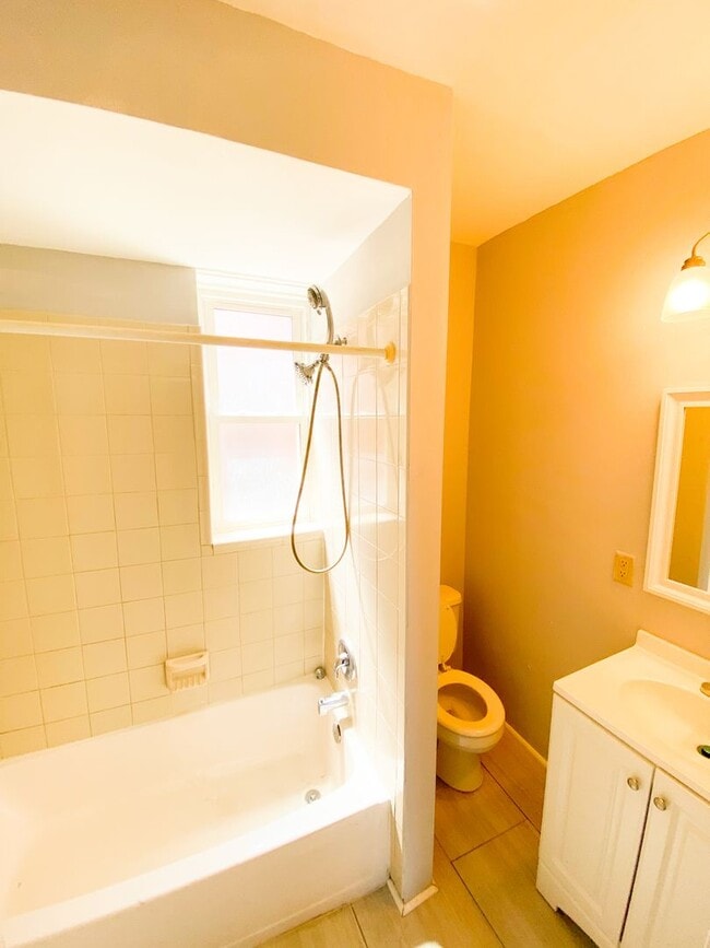 Photo - Spacious 2 bed/1 bath Apartment Just South of Cherokee!