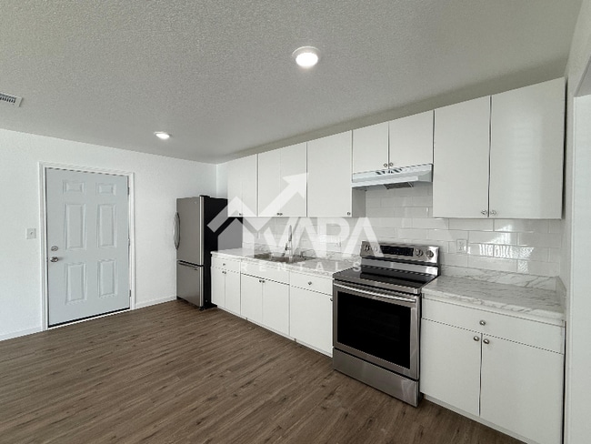 Photo - 143 Huxley Dr