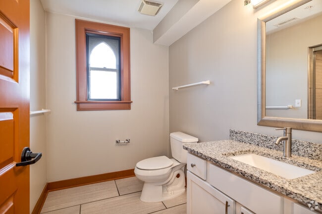 2BR, 2BA -1,100-1,375SF - Bathroom - Gothic Apartments