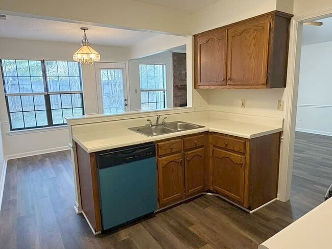 Photo - 6914 Snyder Rd