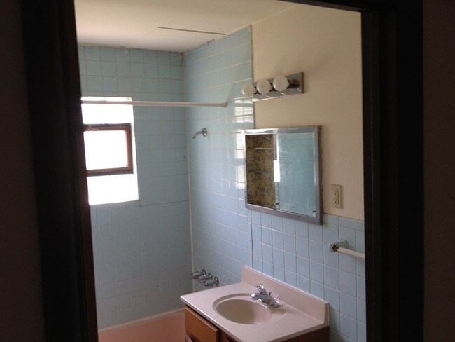 Baño - 9420 Beckett Ave