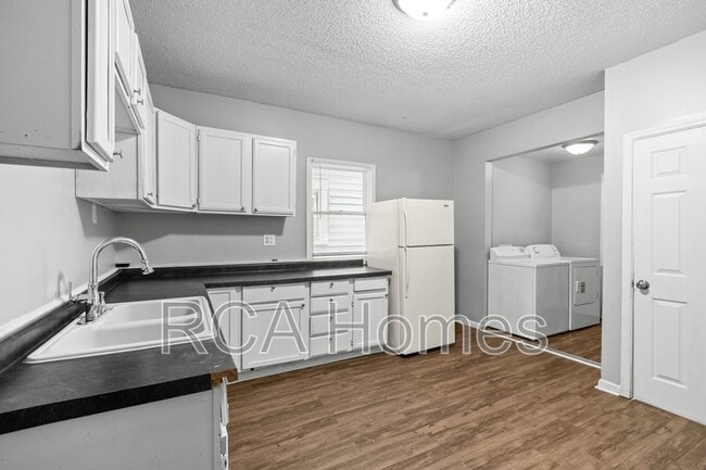Building Photo - 1533 Draper St