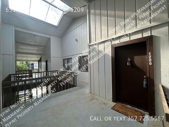 Building Photo - 6519 W Newberry Rd