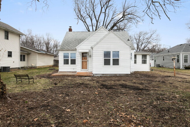 Building Photo - 3818 Vistula Rd