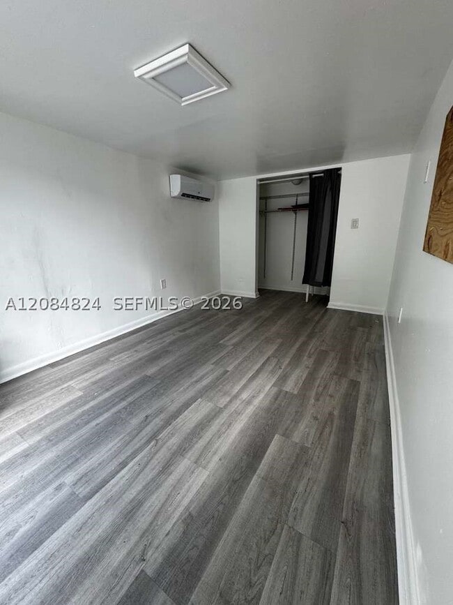1121 NW 40th St Unit 3