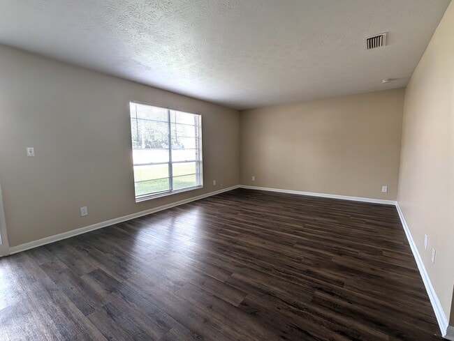 Photo - 6036 Bizier Rd E