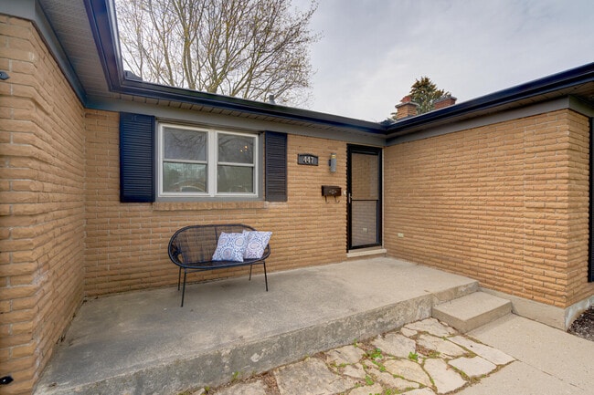 Photo - Beautiful 3 Bedroom Byron Bungalow * Available Aug 1st **