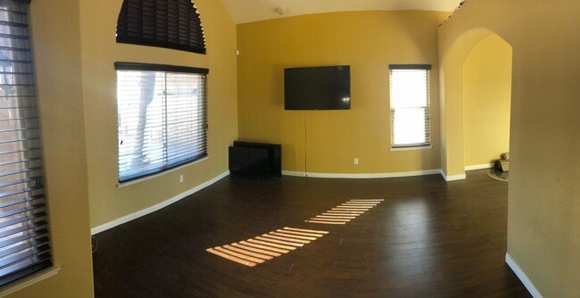 Photo - Beautiful 4 bedroom / 3 bathroom Heritage Home with Pool, Spa and Solar!