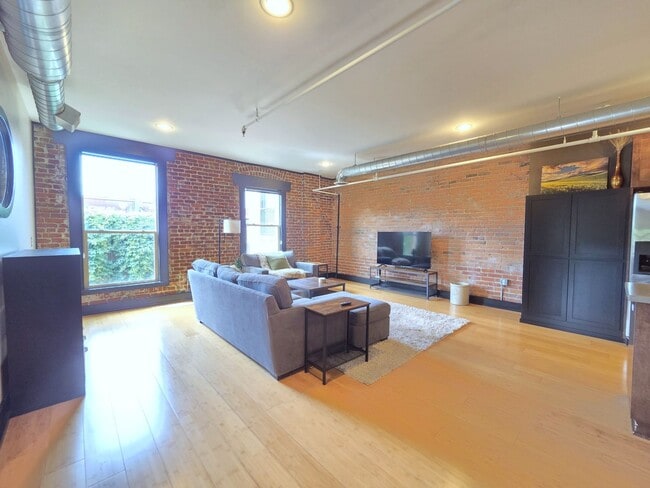 Photo - 401 W 1st Ave