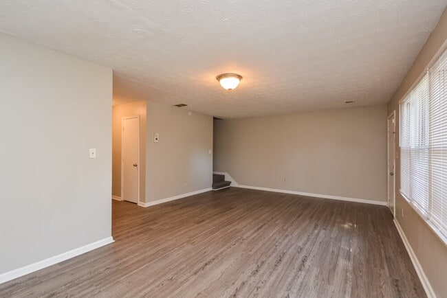 Photo - 2130 Country Walk Way SE