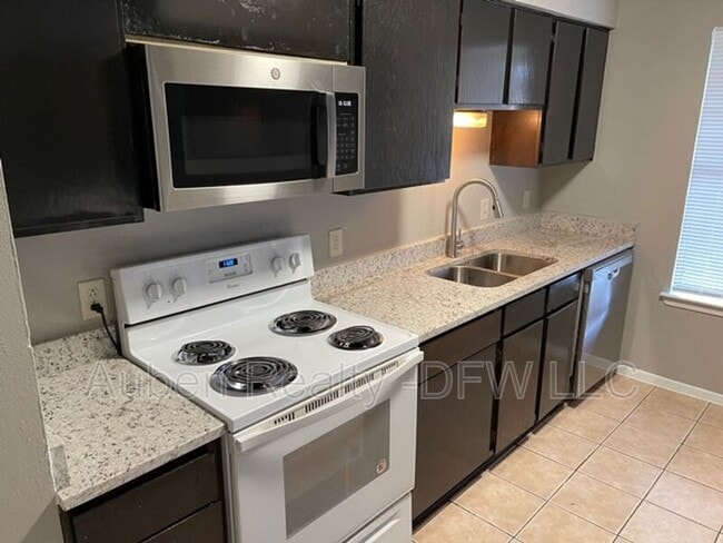 Photo - 921 W Rochelle Rd