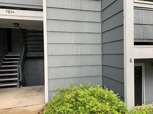 Photo - 2-Bedroom condo with carport for rent at H...