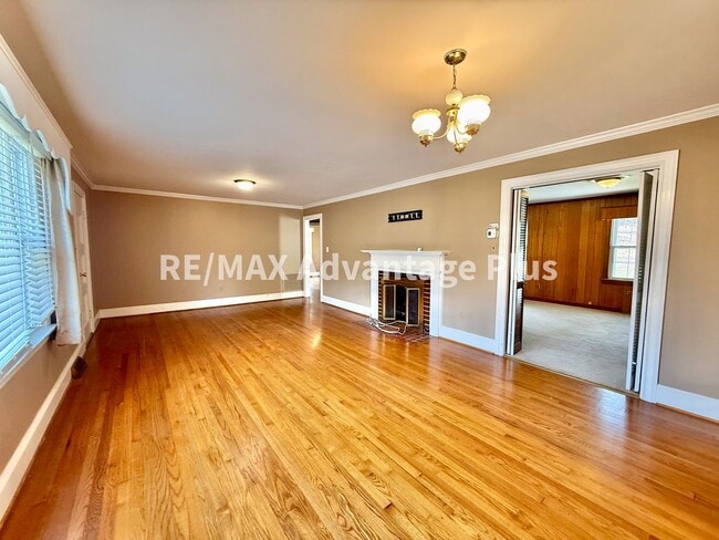 Photo - Very Spacious Home with 2 beds/2 baths and a bonus room, close to Charlotte Courthouse