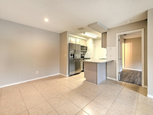 Photo - 608 Golden Raintree Pl