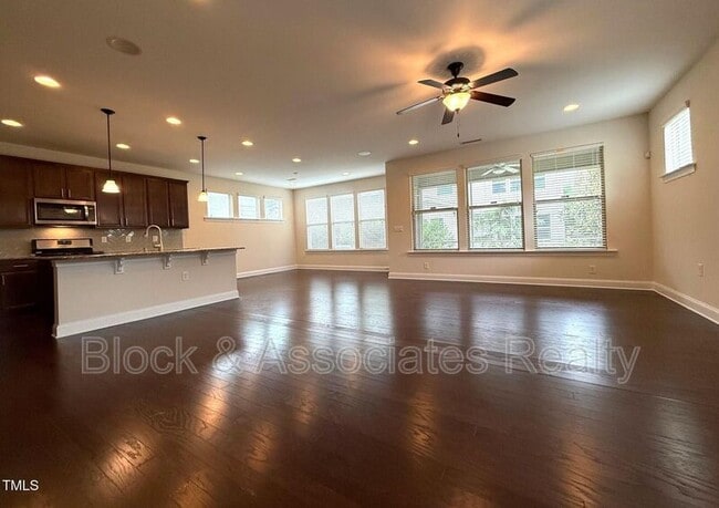Photo - 238 Begen St