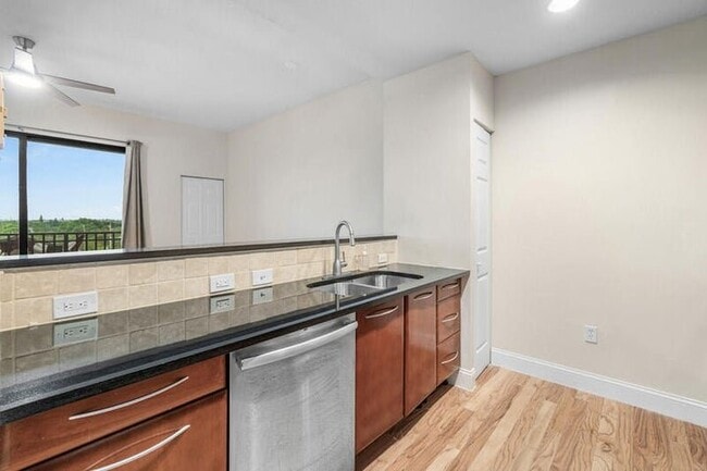 Photo - 511 Lucerne Ave