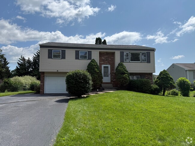 Building Photo - 906 Willcliff Dr Rental